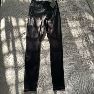 Fabletics Anywhere Motion365+ Black Shine High-Waisted Leggings